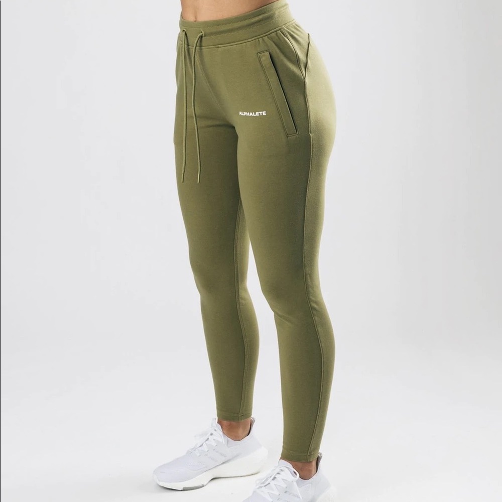 ALPHALETE CORE JOGGERS in green tea